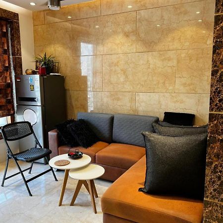 Divine Studios Rajouri Garden Neu-Delhi Exterior foto