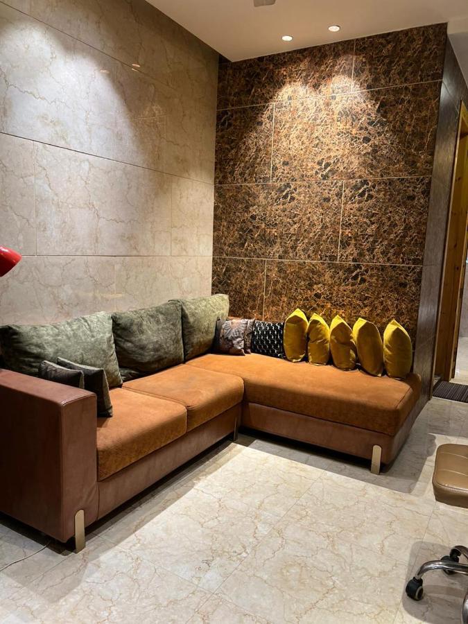 Divine Studios Rajouri Garden Neu-Delhi Exterior foto