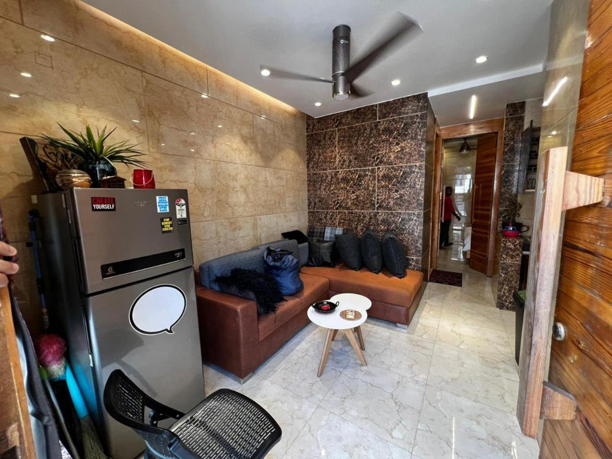 Divine Studios Rajouri Garden Neu-Delhi Exterior foto