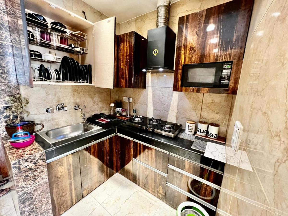 Divine Studios Rajouri Garden Neu-Delhi Exterior foto