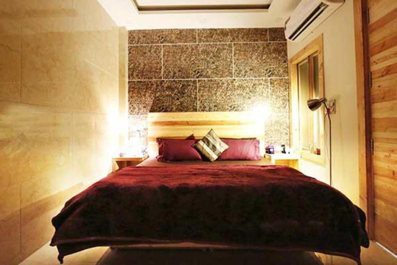 Divine Studios Rajouri Garden Neu-Delhi Exterior foto
