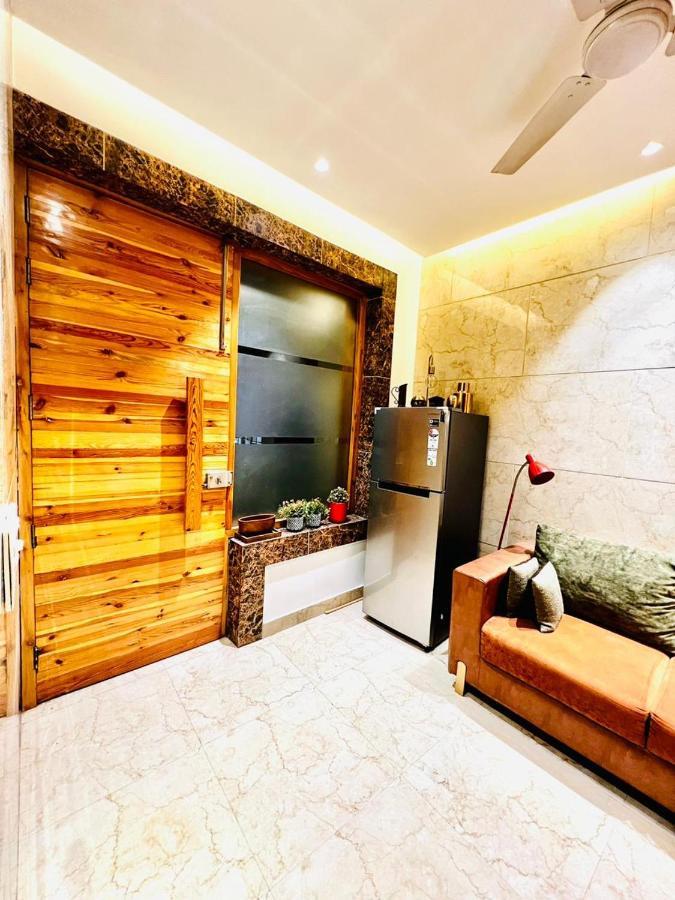 Divine Studios Rajouri Garden Neu-Delhi Exterior foto